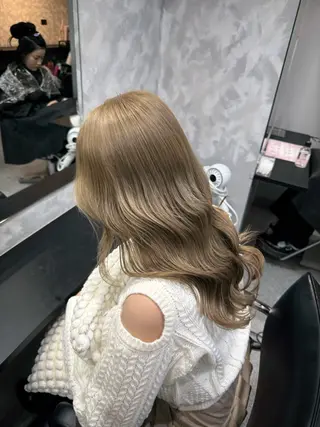 セミロング 👑ツヤブリーチ特化 👑おうた👑のヘアスタイル