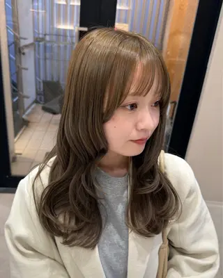 セミロング カラー MIYU透明感カラー ブリーチなしWカラーのヘアスタイル