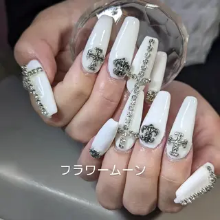 ネイル フラワー ムーンのネイルデザイン