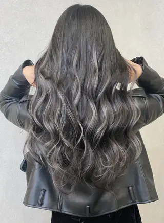 ロング ヘアアレンジ パーマ カラー ハイトーン カラーのヘアスタイル