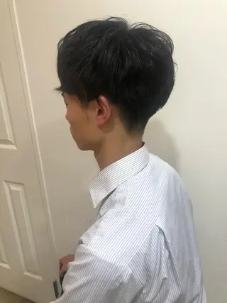 ショート パーマ メンズ MIOベージュカラー 柔らかいカラーのヘアスタイル