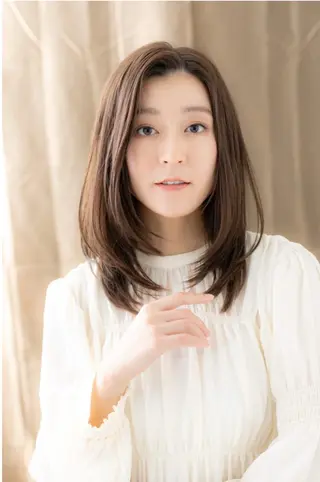 セミロング カラー ヘアアレンジ 🫧艶髪🫧髪質改善 🩶石川真歩🩶のヘアスタイル