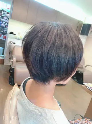 ショート カラー coupe ciseauxのヘアスタイル