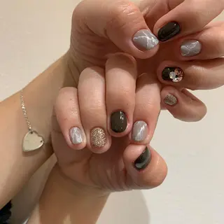 ネイル repos~ルポ~所属・里見 麗のネイルデザイン