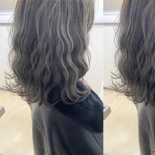 ミディアム カラー ツキノキ ミナのヘアスタイル