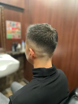 ショート メンズ 海老原 コウのヘアスタイル