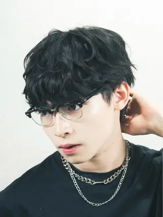 ショート カラー パーマ メンズ 【シャドウパーマ センターパート】義心のヘアスタイル