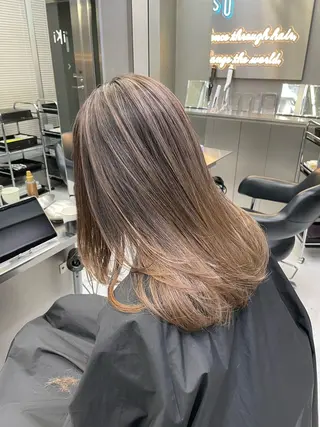 ロング 🫧バレイヤージュ/ ハイトーン/ミズキのヘアスタイル