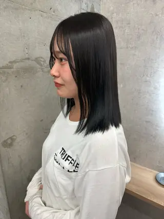 ミディアム 秋山 七海のヘアスタイル