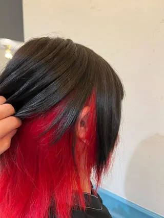 ミディアム カラー 城 梨音のヘアスタイル