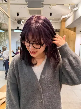 ミディアム カラー ミルクティー× グレージュMOMOのヘアスタイル