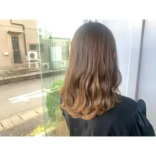 ロング カラー ツキダテ ユイのヘアスタイル
