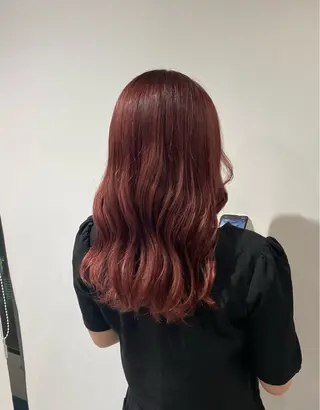 ミディアム カラー i.+OMOTESANDO所属・mei / 艶カラー ミディアム レイヤーのヘアスタイル