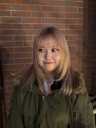 セミロング ハイトーン/ ハイライト真柚🍨のヘアスタイル