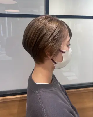 ショート カラー 新井 友菜のヘアスタイル