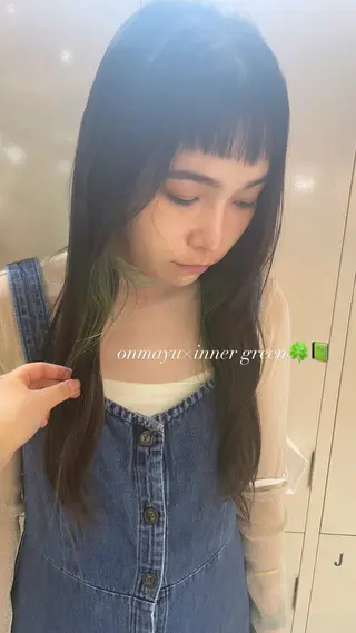 ロング カラー HIKARI🐈‍⬛ レイヤー×デザインのヘアスタイル