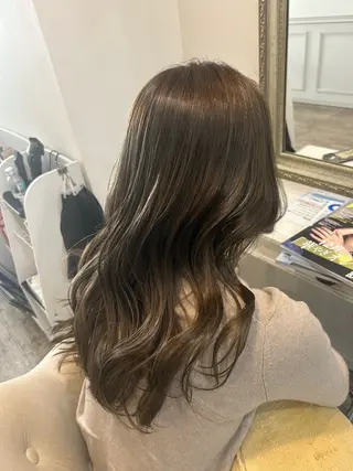 ロング カラー roussy.所属・roussy. renkaのヘアスタイル