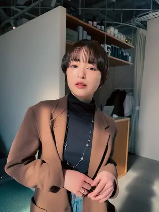 ミディアム 五屋 美咲のヘアスタイル