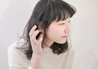 カラー セミロング 樋口 千尋のヘアスタイル