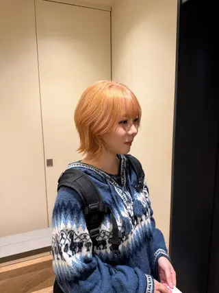 カラー ユン チェウォン NEROのヘアスタイル