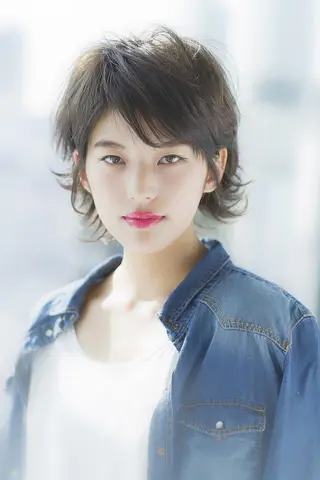 ミディアム 鈴木 奈波のヘアスタイル