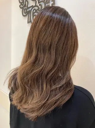 ミディアム yukari 艶髪ヘアのヘアスタイル