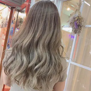 ロング SALOWIN新潟万代所属・緑川 瑞穂のヘアスタイル