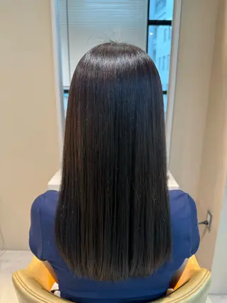 カラー ユン チェウォン NEROのヘアスタイル