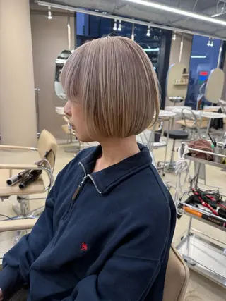 ショート 💛艶感ハイトーン/ ブリーチ縮毛💛のヘアスタイル