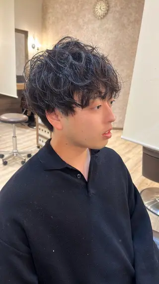 ショート パーマ メンズ 飯田 大樹のヘアスタイル