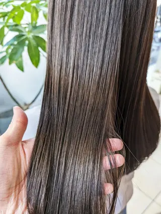 ロング カロル川口 モデル募集のヘアスタイル