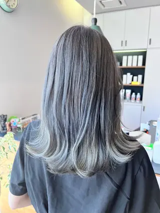 ロング カラー ツキダテ ユイのヘアスタイル