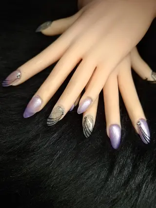 ネイル White  Se7enのネイルデザイン