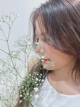 ロング 羽根 ひよりのヘアスタイル