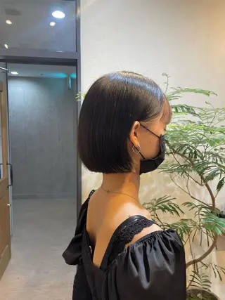 ミディアム カラー Rin:nel hair所属・Takanishi くすみベージュカラーのヘアスタイル