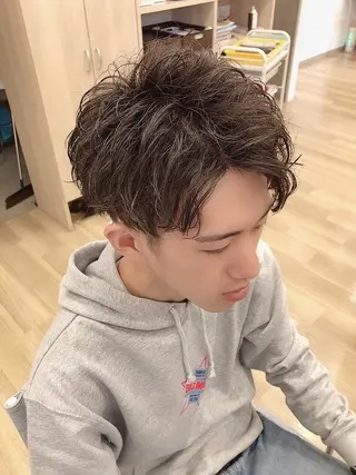 ミディアム ファミールヘア所属・メンズパーマ波巻き 🌳大森悠登🌳のヘアスタイル