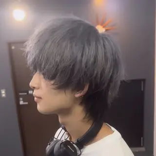 ショート ブームボックス所属・メンズハイトーン 佐藤智頼のヘアスタイル