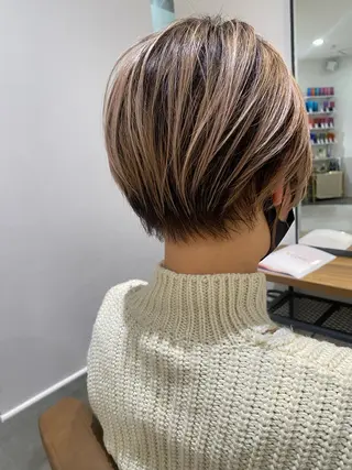 ショート 顔まわりカラー特化 赤津百合絵のヘアスタイル