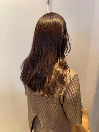 ロング カラー MIOベージュカラー 柔らかいカラーのヘアスタイル