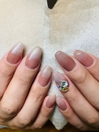 ネイル ECLAT エクラ所属・寺山 千鶴のネイルデザイン