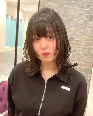 ミディアム 大阪ウルフカット 🐺デザインカラーのヘアスタイル