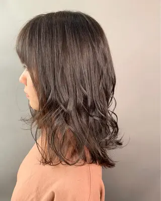 ミディアム カラー 福森 みずきのヘアスタイル