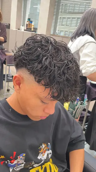 ショート パーマ ヘアアレンジ メンズ 艶カラー の達人のヘアスタイル