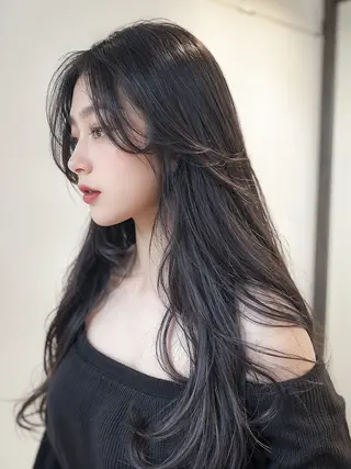 ロング トミタ/レイヤー/ 韓国ヘア/艶カラーのヘアスタイル