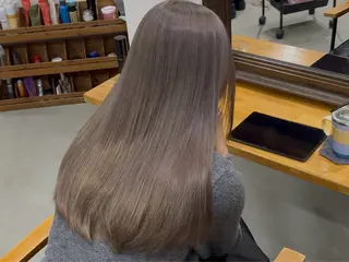 セミロング カラー まろやかなベージュ 小池春樹のヘアスタイル