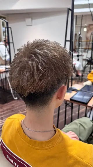 カラー メンズ 菰田 愛輝のヘアスタイル