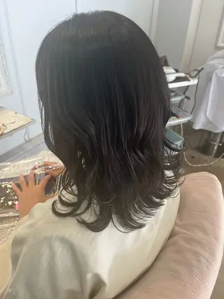 ミディアム パーマ 暗髪ツヤ感カラー🌼 いしいゆうこのヘアスタイル