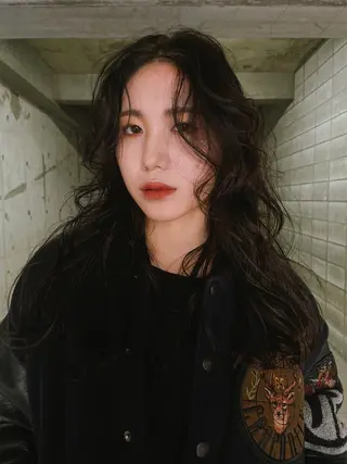 ロング カラー hen所属・心斎橋/レイヤー/ ブリーチ/モエのヘアスタイル