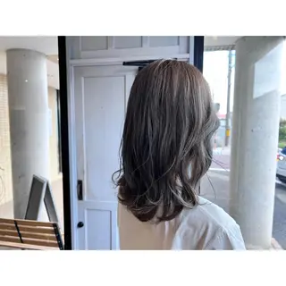 セミロング カラー ツキダテ ユイのヘアスタイル