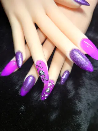 ネイル White  Se7enのネイルデザイン